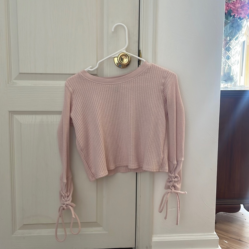 Light pink forever 21 cropped sweater with tied sleeves